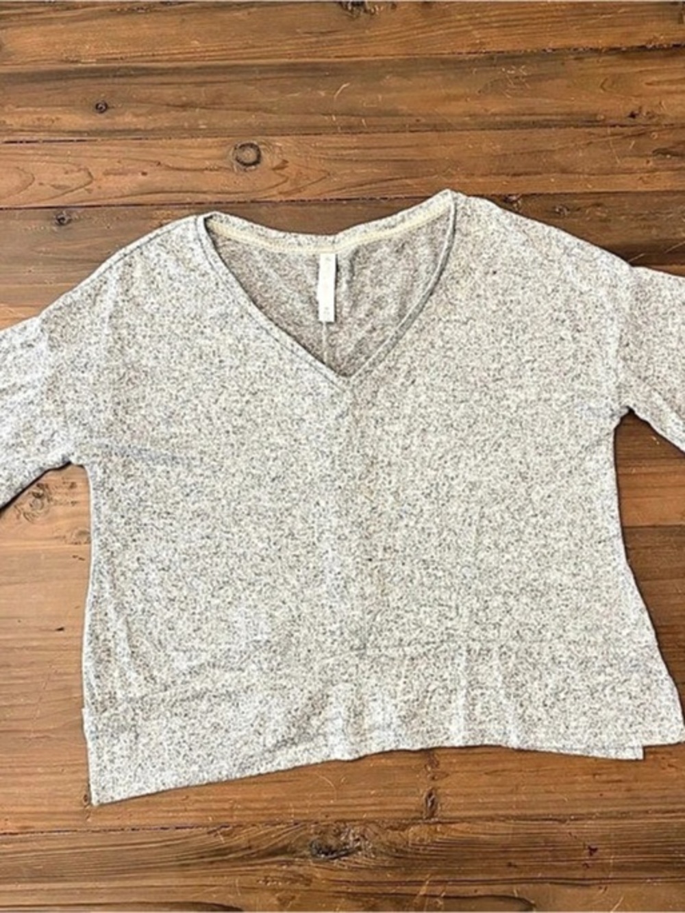 NWOT Gilligan & O'Malley Gray V-Neck Top Size Medium
